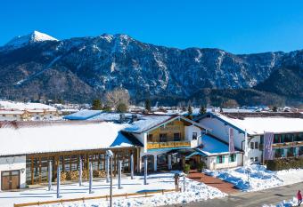 Das Bergmayr - Chiemgauer Alpenhotel has Balcony rooms