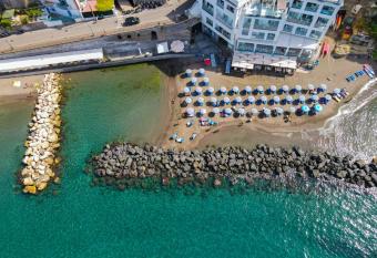 Hotel Giosue  a mare has Balcony rooms