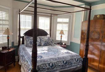 The Inn at Benicia Bay has rooms with a private hot tub