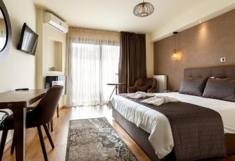 Limani Comfort Rooms allows 18 year olds to book a room