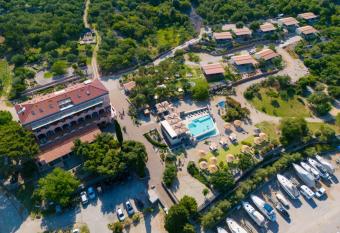 Hotel Kanajt has Balcony rooms