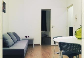 Second floor at home has Smoking rooms