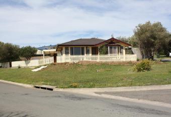 Maslin Beach House has Balcony rooms