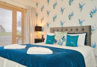 Longitude Apartments Raglan has Balcony rooms