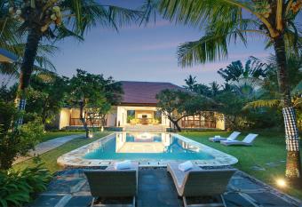 Sativa Villas Ubud with Private Pool has rooms with a private hot tub