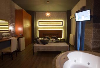 Cavallari Palace Hotel Suites allows 18 year olds to book a room