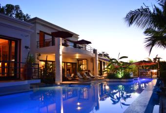 Le Gite du bonheur has Balcony rooms