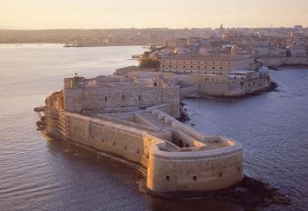 Casa Dolce Casa allows 18 year olds to book a room