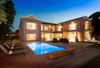 The Edge Boutique Bed and Breakfast has Balcony rooms