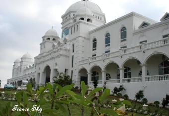 Empire Pacific Castle allows 18 year olds to book a room