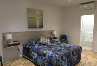 Time and Tide Hotel Motel has Balcony rooms