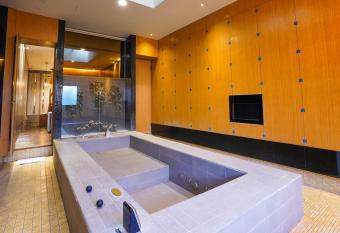 Moonlight Motel has rooms with a private hot tub