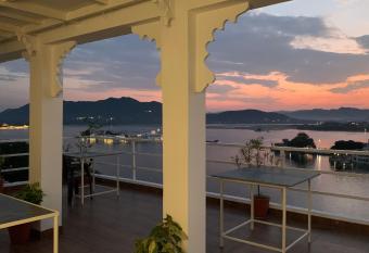 Peacock Paying Guest House has Balcony rooms