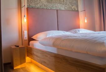 Landgasthof Pappelkrug allows 18 year olds to book a room