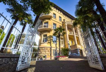 Hotel Villa Eugenia has Balcony rooms