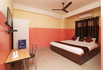 OYO Prabha Palace Lodge allows 18 year olds to book a room