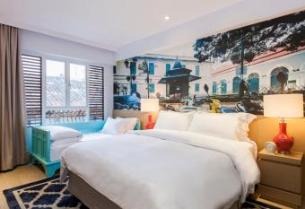 Caravel Hotel allows 18 year olds to book a room