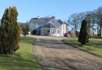 Ballyhargan Farm House has Balcony rooms