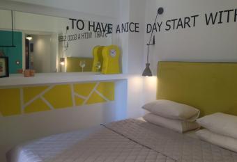 The Orange Apartments has Balcony rooms