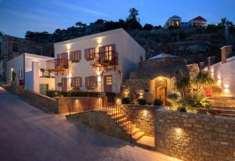 Kaminos Boutique Hotel has Balcony rooms