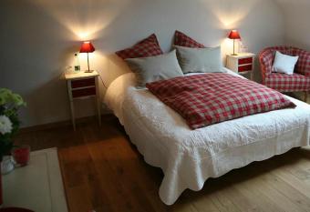 Les Chambres du Beau Regard allows 18 year olds to book a room