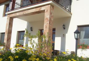 KOMO-SKY PANZI     s   LM  NYCENTRUM has Balcony rooms