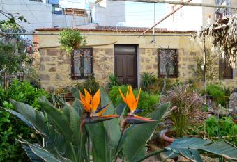 Mystery Garden Guest House has Balcony rooms