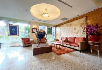 Gueylin Hotel allows 18 year olds to book a room