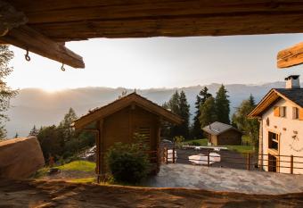 Les Mazots de la Source & Spa has Balcony rooms