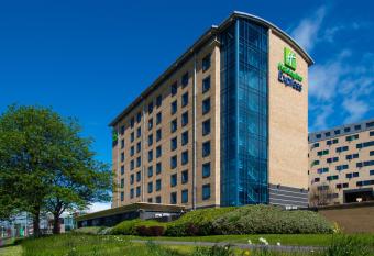Holiday Inn Express Leeds City Centre, an IHG Hotel allows 18 year olds to book a room