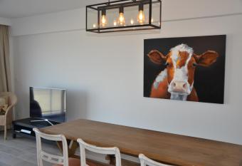 Apartment Beach allows 18 year olds to book a room