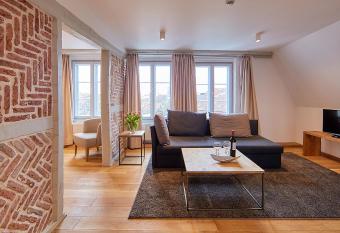 Anno 1433 Hotel L  neburg has Balcony rooms