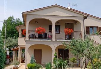 Vigo has Balcony rooms