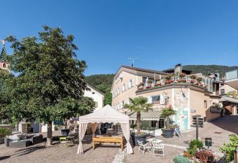 Hotel Weisse Lilie - Giglio Bianco has Balcony rooms