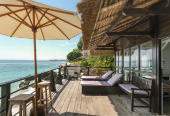 Rumah Elizabeth & Rumah Janneke allows 18 year olds to book a room