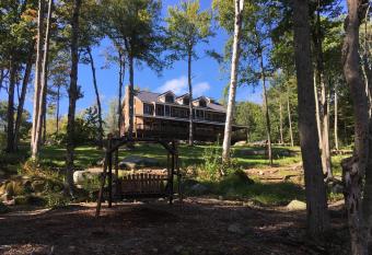 The Retreat At Norwich Lake has Balcony rooms