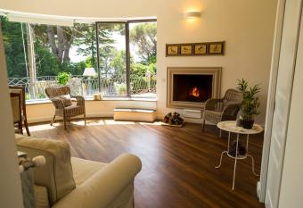 Frasteva allows 18 year olds to book a room