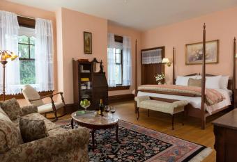 Mercersburg Inn has Balcony rooms