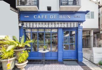 OYO 899 Villa De Hun allows 18 year olds to book a room