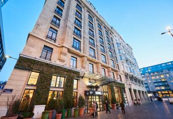 Hotel Indigo Brussels - City, an IHG Hotel allows 18 year olds to book a room