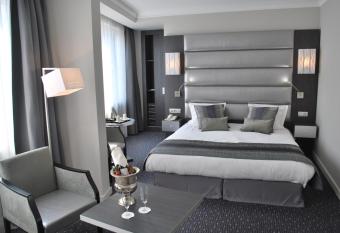 Best Western Hotel Royal Centre allows 18 year olds to book a room