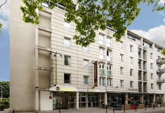 B&B HOTEL Nantes Centre allows 18 year olds to book a room