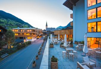 Sporthotel Chalet has Balcony rooms