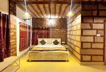 Gopal Home Stay & Guest House allows 18 year olds to book a room