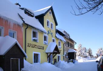 Apartments Stein allows 18 year olds to book a room