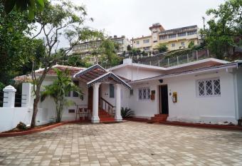 Fairy Glen has Balcony rooms
