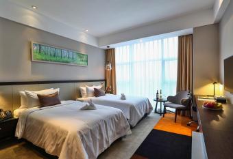 Ramada Encore Guanghan has Smoking rooms