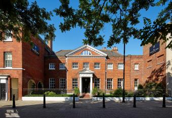 Sir Christopher Wren Hotel allows 18 year olds to book a room