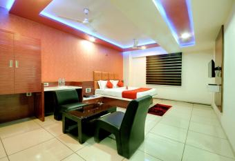 Hotel Hillton Inn allows 18 year olds to book a room