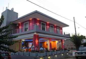 Papanikolaou Rooms allows 18 year olds to book a room